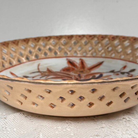 Chinese Reticulated Imari Style Bowl –Hand Painted, Floral & Vase, Qianlong Mark - Picture 3 of 7